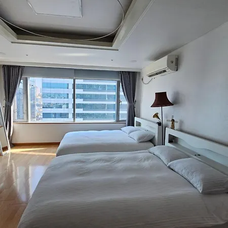 Hongdae Guesthouse3 1Min From Hongik Uni Station Exit #1